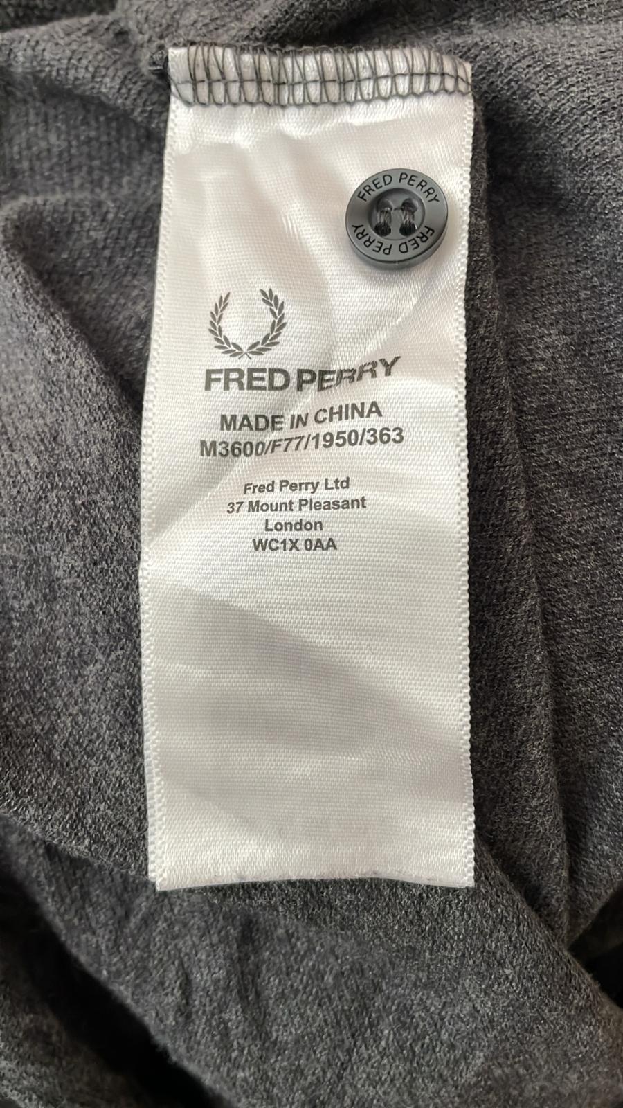 Fred Perry  — Talla L